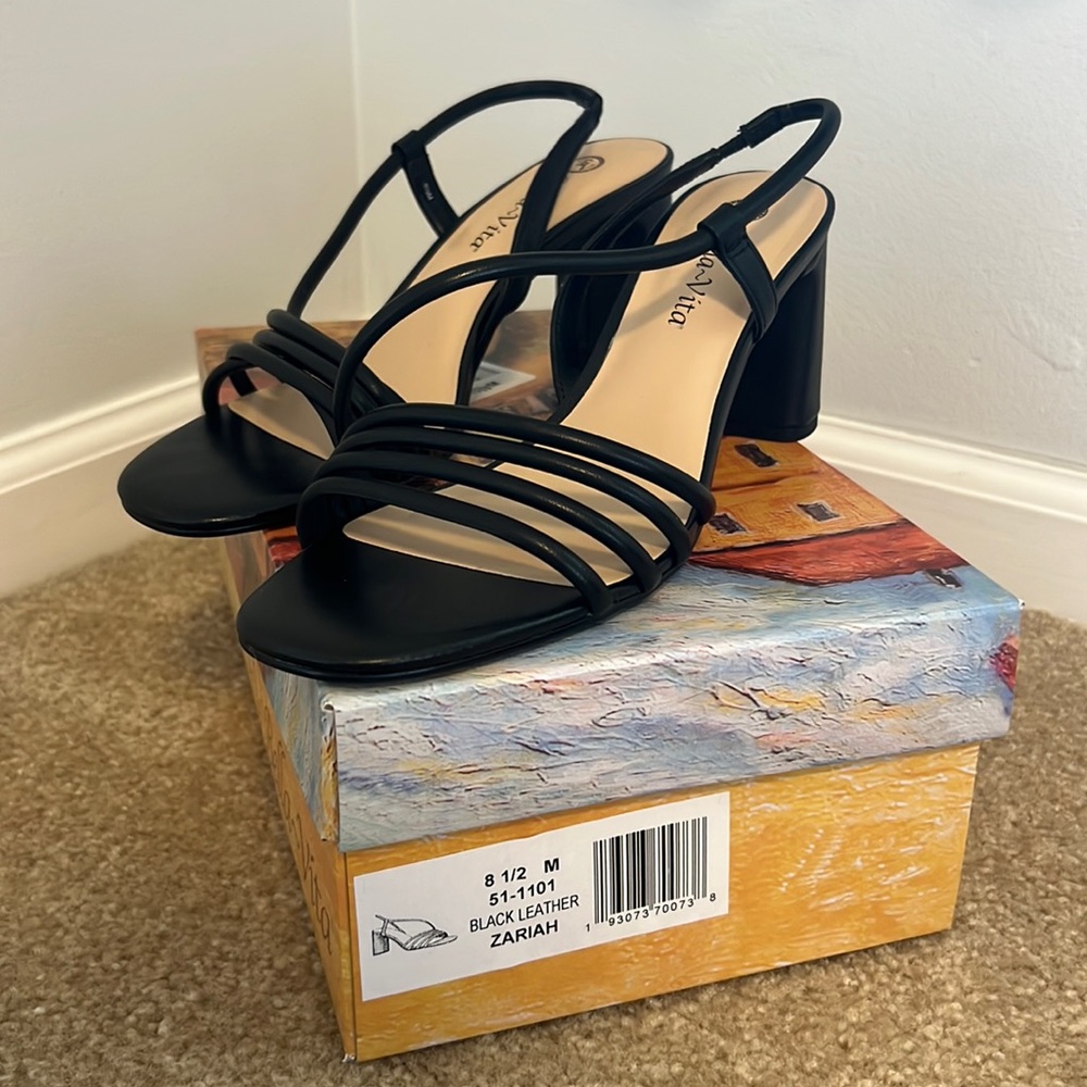 Bella Vitta block heel sandals - size 8.5 - black leather - NWT